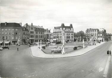 / CPSM FRANCE 62 "Arras, la place de la gare"