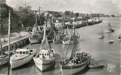 / CPSM FRANCE 17 "Royan, le port" / BATEAU