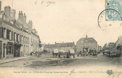 / CPA FRANCE 62 "Etaples, place de l'hôtel de ville"