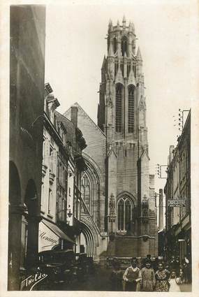 / CPSM FRANCE 62 "Arras, rue de la Housse, église Saint Jean Baptiste"