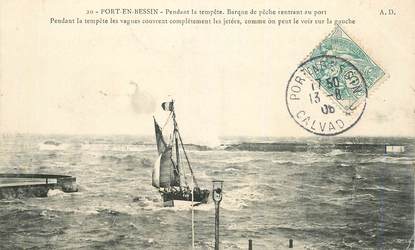 CPA FRANCE 14 "Port en Bessin, pendant la tempête, barque de pêche rentrant au port"