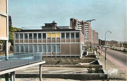 / CPSM FRANCE 62 "Boulogne sur Mer, la chambre de Commerce et les jardins"