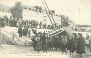 62 Pa De Calai / CPA FRANCE 62 "Boulogne sur Mer, bateau échoué, tempête de sptembre 1903"
