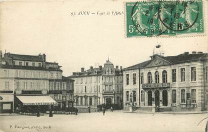 CPA FRANCE 32 "Auch, Place de l'Hôtel de ville"