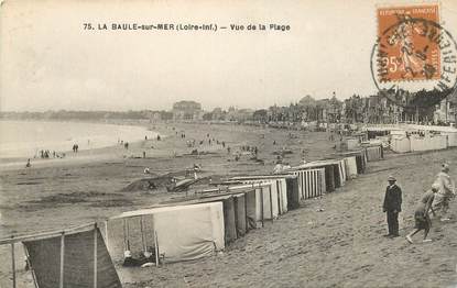 CPA FRANCE 44 "La Baule sur Mer; vue de la plage"