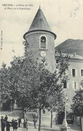 / CPA FRANCE 05 "Veynes, l'hôtel de ville et place de la république"