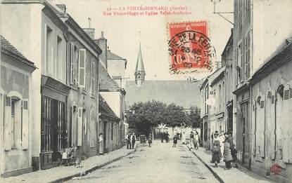 / CPA FRANCE 72 "La Ferté Bernard, rue Victor Hugo et église Saint Antoine"