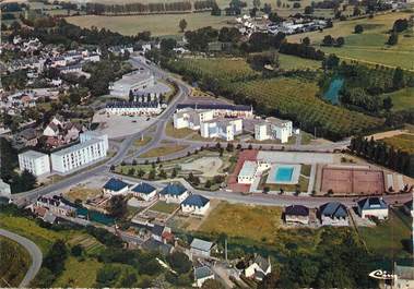 / CPSM FRANCE 72 "La Charte sur le Loir, vue générale aérienne, la piscine"