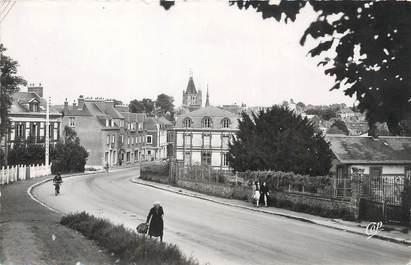 / CPSM FRANCE 61 "L'Aigle, la rue de la gare"