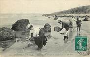 14 Calvado CPA FRANCE 14 "Trouville sur Mer, la Pêche à la crevette"