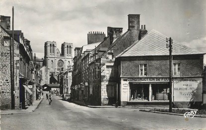 / CPSM FRANCE 61 "Flers de l'Orne, rue de Domfront"