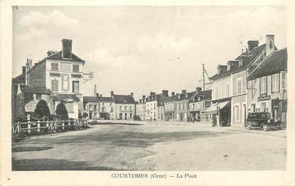 / CPA FRANCE 61 "Courtomer, la place"