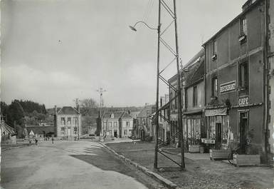 / CPSM FRANCE 61 "Saint Evroult, notre Dame du Bois, rue du bourg"