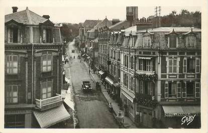 / CPSM FRANCE 14 "Villers sur Mer, rue de Dives"