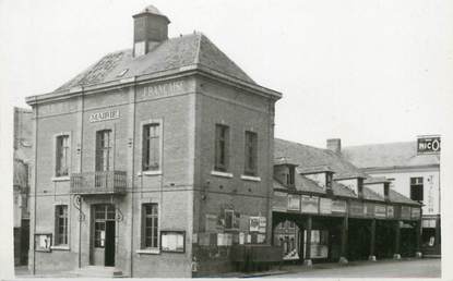 / CPSM FRANCE 80 "Oisemont, la mairie et les halles"