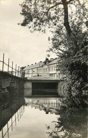  / CPSM FRANCE 80 "Poix, pont Saint Martin"