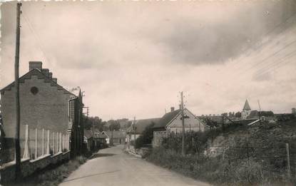  / CPSM FRANCE 80 "Bray sur Somme, la rue de Cappy et la gendarmerie"