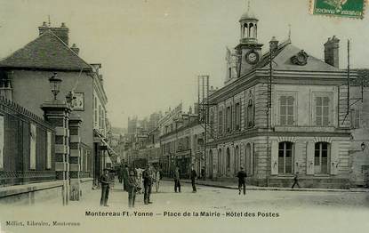 CPA FRANCE 89 "Montereau, Place de la Mairie, Hotel des Postes"