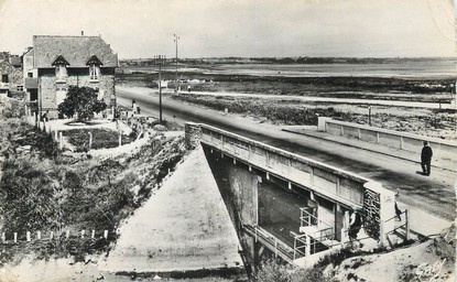 / CPSM FRANCE 35 "Environs de Vildé la Marine, Saint Benoit des Ondes, le pont et la baie de Cancale"