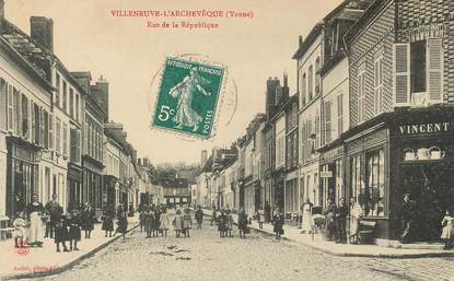 CPA FRANCE 89 " Villeneuve l'Archevêque, rue de la République"