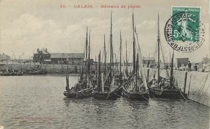 / CPA FRANCE 62 "Calais" / BATEAUX DE PÊCHE