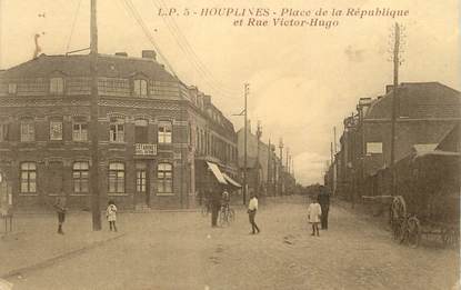 / CPA FRANCE 59 "Houplines, place de la République et rue Victor Hugo"