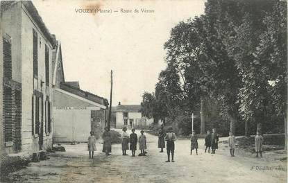 / CPA FRANCE 51 "Vouzy, route de Vertus"