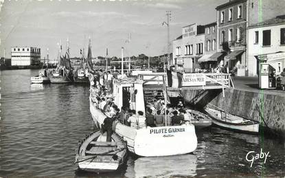 / CPSM FRANCE 85 "Les Sables d'Olonne, le port" / BATEAU