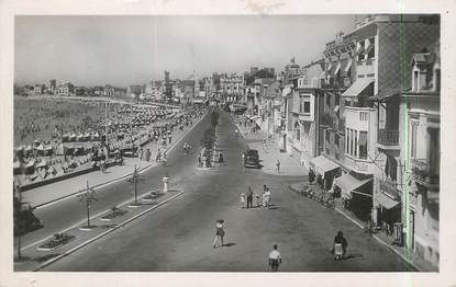 / CPSM FRANCE 85 "Les Sables d'Olonne, vue générale de la plage"