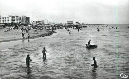 / CPSM FRANCE 85 "Saint Jean de Monts, la plage"