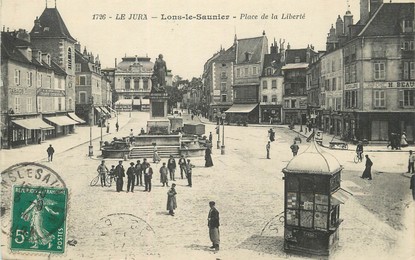 / CPA FRANCE 39 "Lons Le Saunier, place de la liberté"