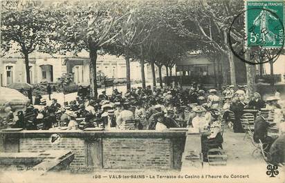 CPA FRANCE 07 "Vals les Bains, la terrasse du Casino à l'Heure du Concert"