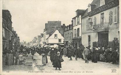 CPA FRANCE 50 "Pontorson, la Grande rue un jour de Marché"