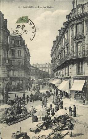 CPA FRANCE 87 "Limoges, rue des Halles"