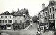 / CPA FRANCE 03 "Lapalisse, place Charles Becaud et la montée au château"