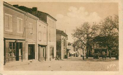 CPA FRANCE 82 "Monclar de Quercy, Place du Marché"