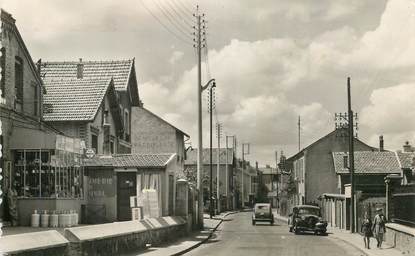 CPSM FRANCE 92 "Rueil Malmaison, la rue du Colonel rochebrune"