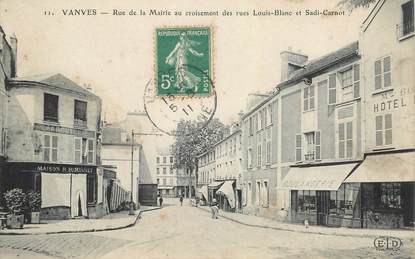 CPA FRANCE 92 "Vanves, la Rue de la Mairie"