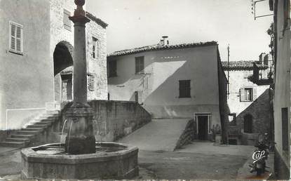 / CPSM FRANCE 06 "Bouyon, la fontaine, place de la poste"