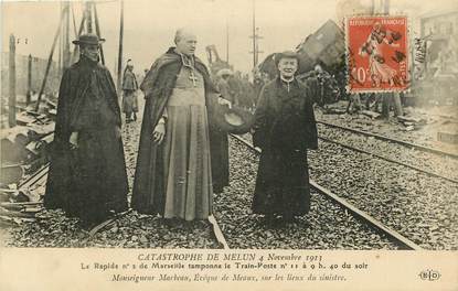 CPA FRANCE 77 "Melun, catastrophe de chemin de fer, 1913, Monseigneur Marbeau et Evêque de Meaux"