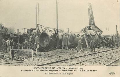 CPA FRANCE 77 "Melun, catastrophe de chemin de fer, 1913, la locomotive du rapide"