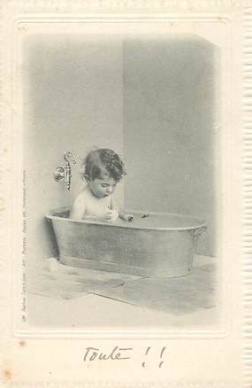 CPA NU / ENFANT /  le   Bain