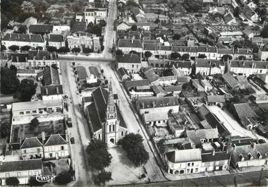 / CPSM FRANCE 41 "La motte Beuvron, l'église, vue aérienne"