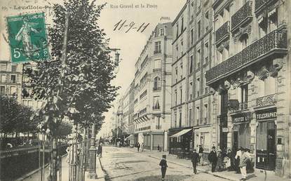 / CPA FRANCE 92 "Levallois Perret, rue Gravel et la poste"