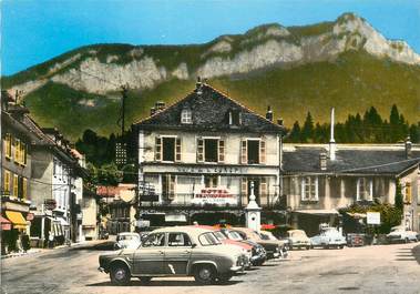 / CPSM FRANCE 38 "Saint Laurent du pont, la place et les montagnes de Chartreuse"