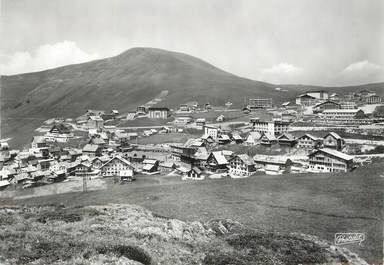 / CPSM FRANCE 38 "Alpe d'Huez, vue panoramique de la station"