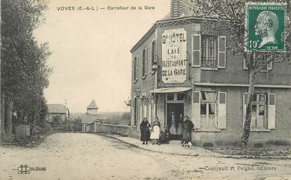 CPA FRANCE 28 "Voves, le carrefour de la Gare, Grand  Hotel de la gare  Restaurant"