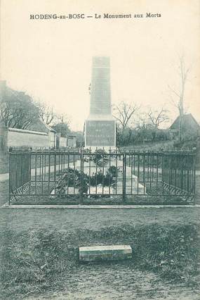 CPA FRANCE 76 " Hodeng au Bosc, le monument aux morts"