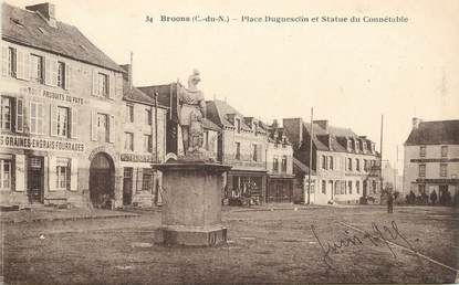 CPA FRANCE 22 "Broons , place Duguesclin et statue du Connétable"