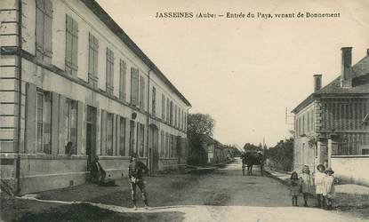 CPA FRANCE 10 "Jasseines, entrée du pays, venant de Donnement"